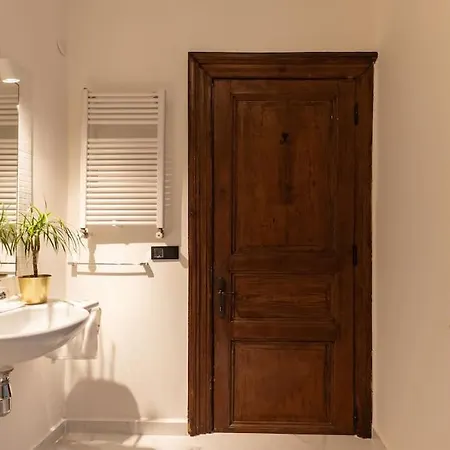 The Little Red Door Apartment